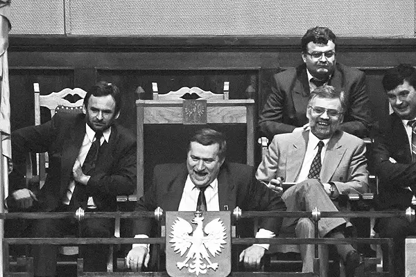 Obalenie rządu Olszewskiego. Po co Wałęsa to zrobił?